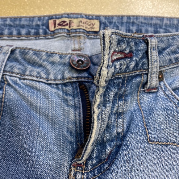 Women’s Y2K l.e.i Ashley Low-rise Denim Flare Jeans - Picture 3 of 9